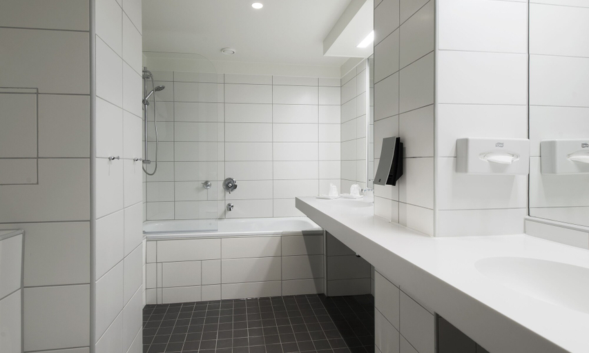 Bathroom 4, Thon Hotel Oslofjord, Bærum