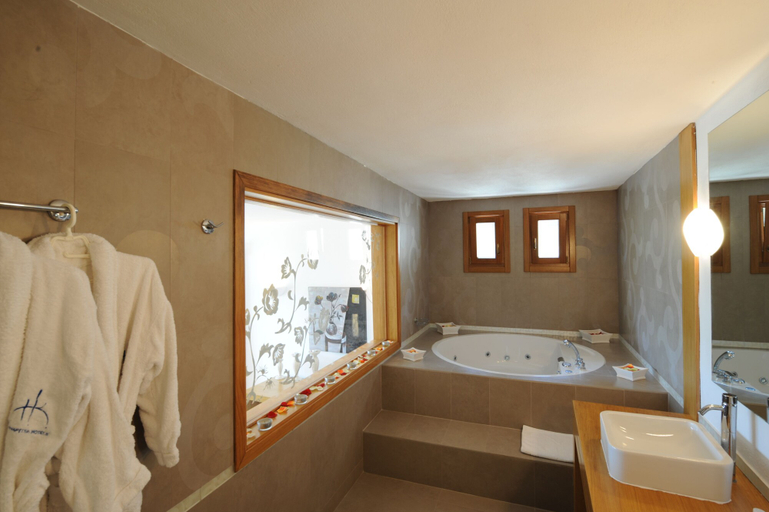 Bathroom 5, Kanapitsa Mare, Thessaly