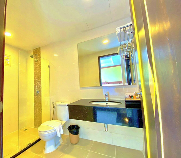Bathroom 5, Royal Heritage Pavilion Hotel, Pattaya