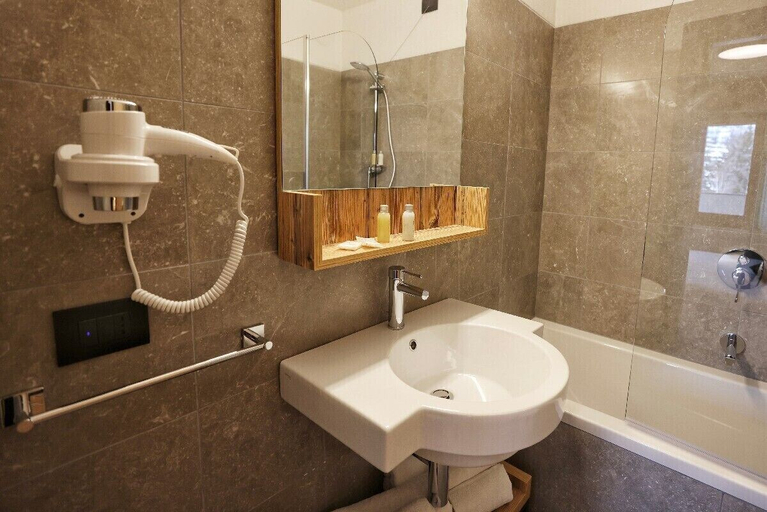 Bathroom 4, TH La Thuile - Planibel Residence, Aosta