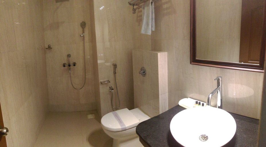 Bathroom, Shining Sand Beach Hotel, North Goa