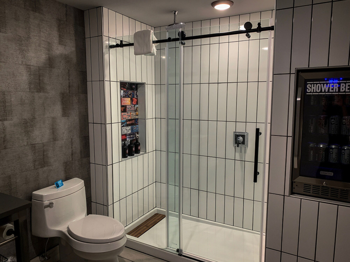 Bathroom 4, DogHouse Columbus, Franklin