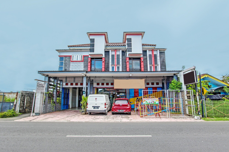 Exterior & Views 1, Hotel O Amole Homestay Syariah, Cilacap