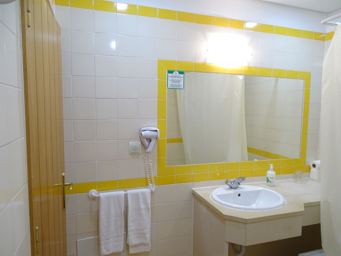 Bathroom 5, Luzmar Villas, Lagos