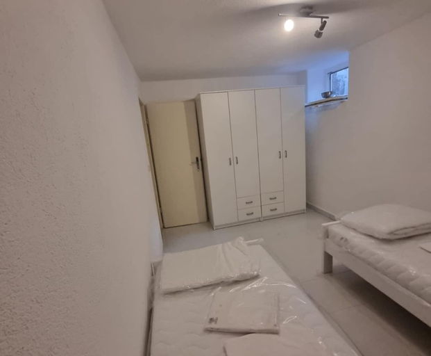 Bedroom 3, Four Bedroom apt w Patio Close to Beach and Center, Hvar
