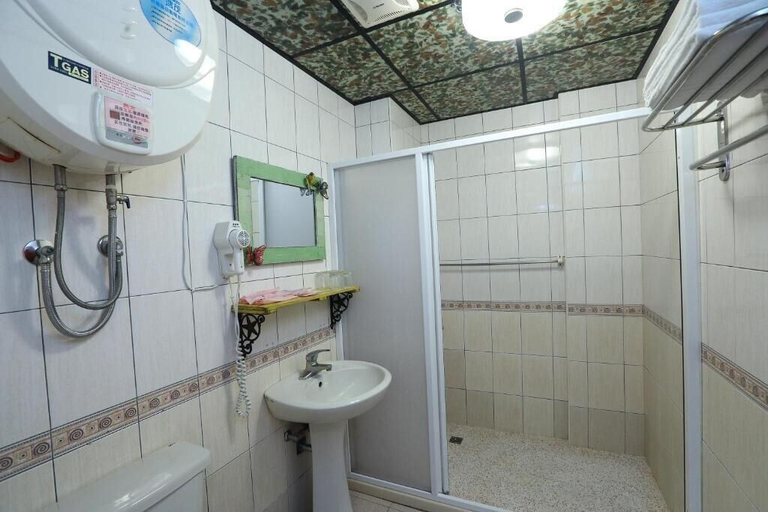 Bathroom, First Place B&B - Hualien Railway Station, Hualien