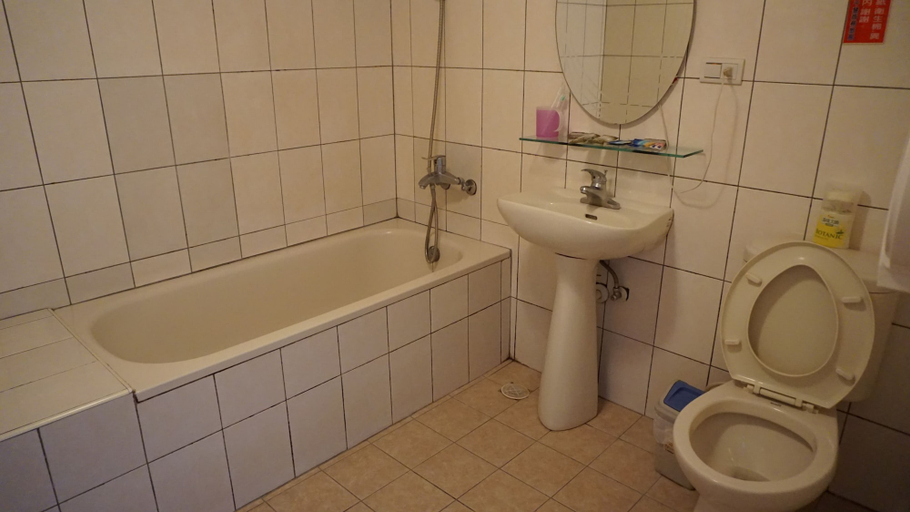 Bathroom 5, Chian Huei Business Hotel, Taipei City