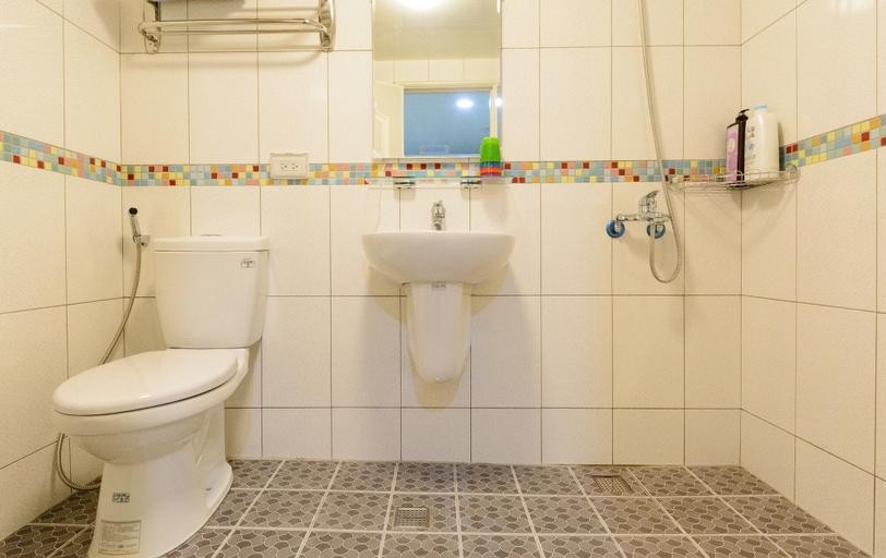 Bathroom 3, Bryan Southern Villages, Tainan