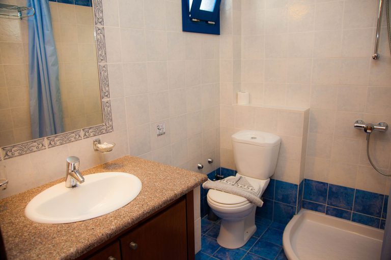 Bathroom 4, Blue waves Studios, South Aegean
