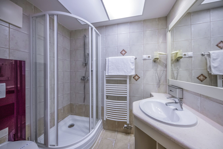 Bathroom 3, Residence Hotel Balaton, Siófok