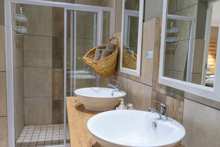 Bathroom 5, De Akker Guest House, Eden