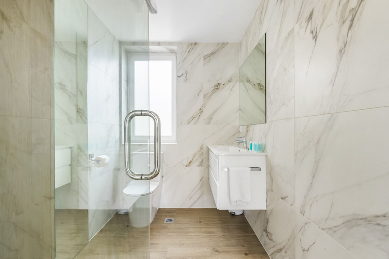 Bathroom 4, Brand New Retreat  Halfmoon Bay-Netflix, Manukau