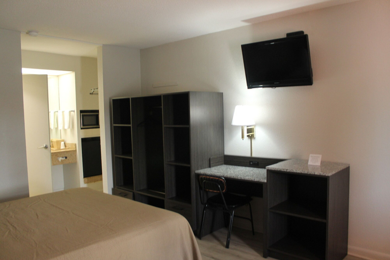Bedroom 2, VIP Inn and Suites, Madison
