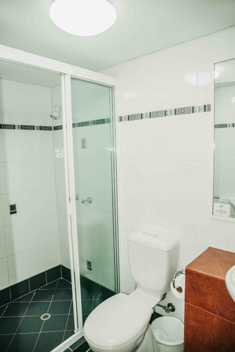 Bathroom 14