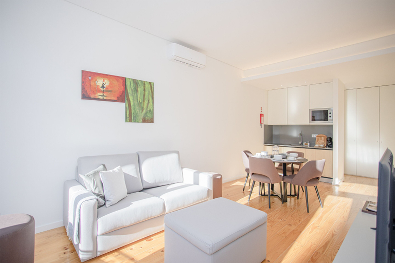 Others 5, Liiiving-Mouzinho Residence Apartment 3F, Porto