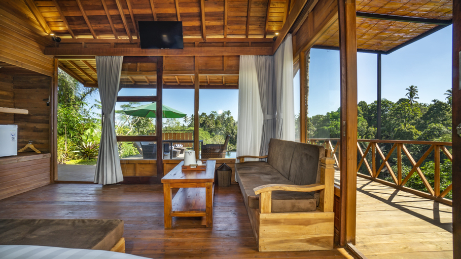 Exterior & Views 9