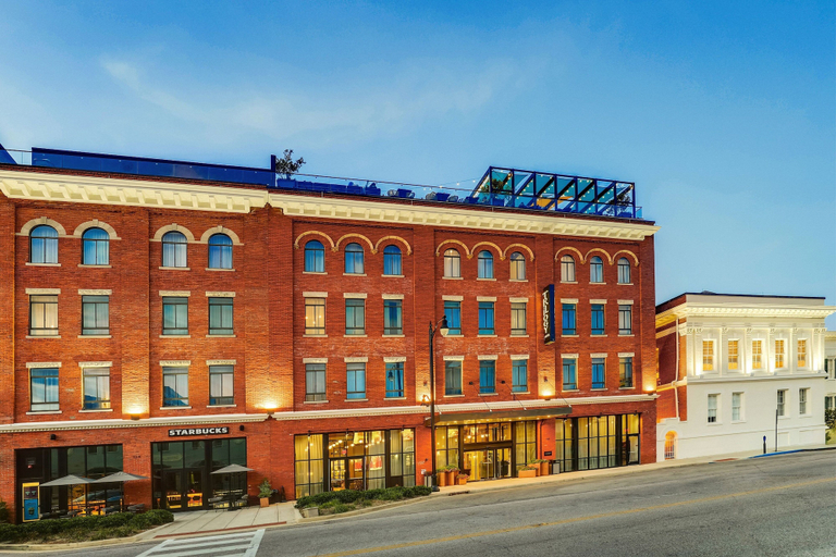 Exterior & Views