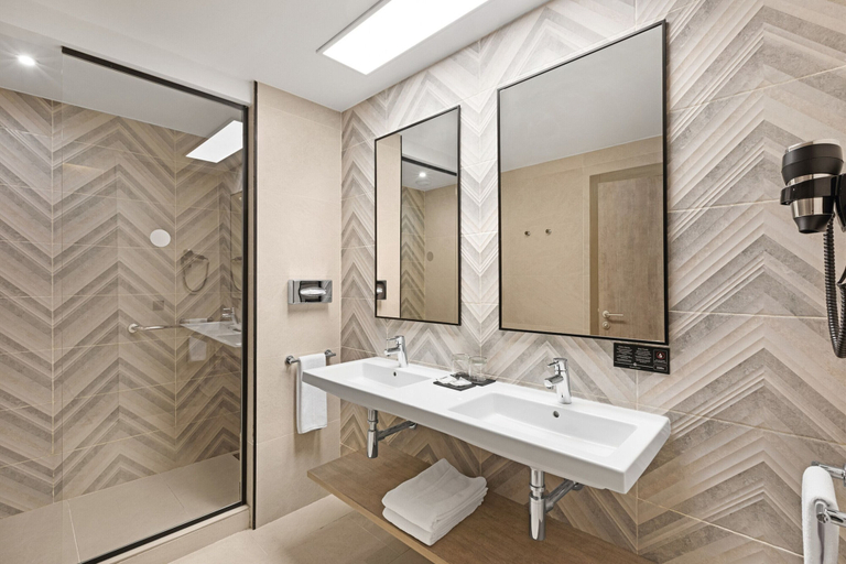 Bathroom 5, Hotel Riu Baobab - All Inclusive, Mbour