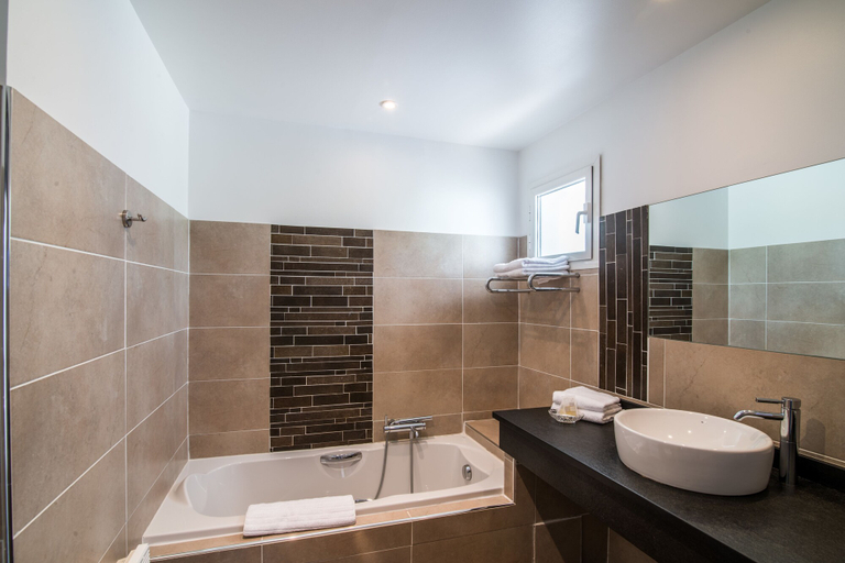 Bathroom 4, Hotel Mariana, Haute-Corse