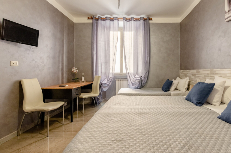 Bedroom 5, 4 Bed Apt Sleeps 8 -ensuite Bathrooms - Tv & Wifi, Roma