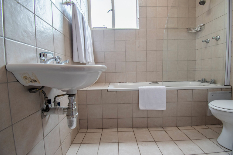 Bathroom 5, Emakhosini Hotel on East, eThekwini