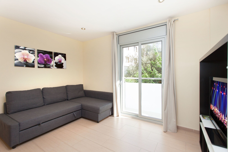 Others 5, Bed And Go Lloret, Girona