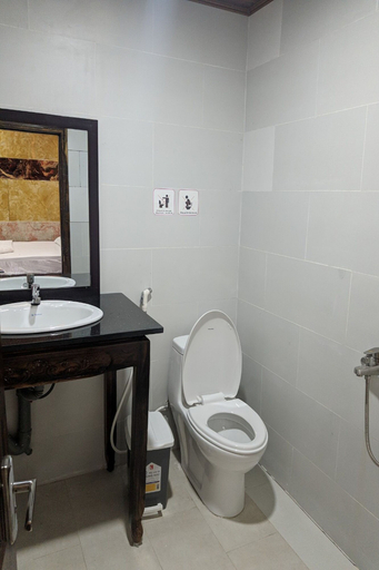 Bathroom 3, Hoa Anh Dao Garden Hotel, Thuận An