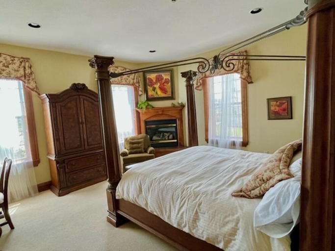 Bedroom 2, The Port Hotel, Ozaukee
