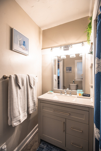 Bathroom 4, Wine Valley Bungalow, Ashtabula