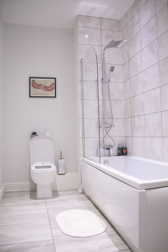 Bathroom 2, Fortunae Boutique Apartment BY Fang, Sunderland