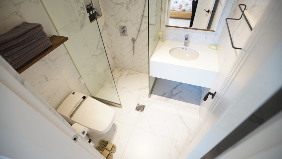 Bathroom 4, Praise Suite, Gapyeong