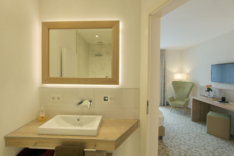 Bathroom 3, Landgasthof Hotel Sonne Röttingen, Ostalbkreis