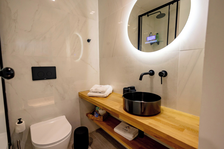 Bathroom 3, Triple A Apartmemts - Aristofanous 20, Attica