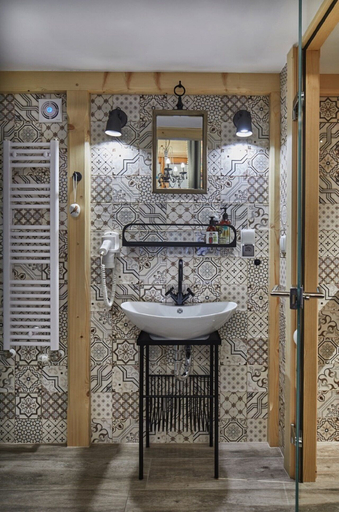 Bathroom 3, Niedzwiedzia Residence, Tatra