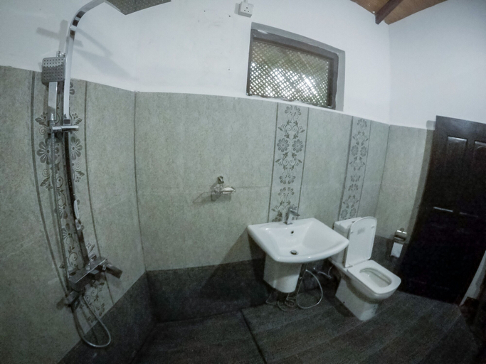 Bathroom 3, Apsaras Resort Sigiriya, Dambulla