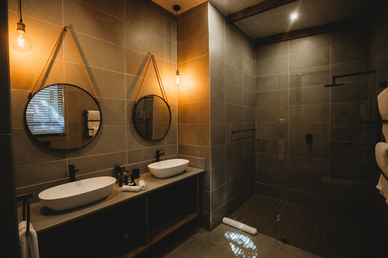 Bathroom 4, Sandalwood Lodge, Harare