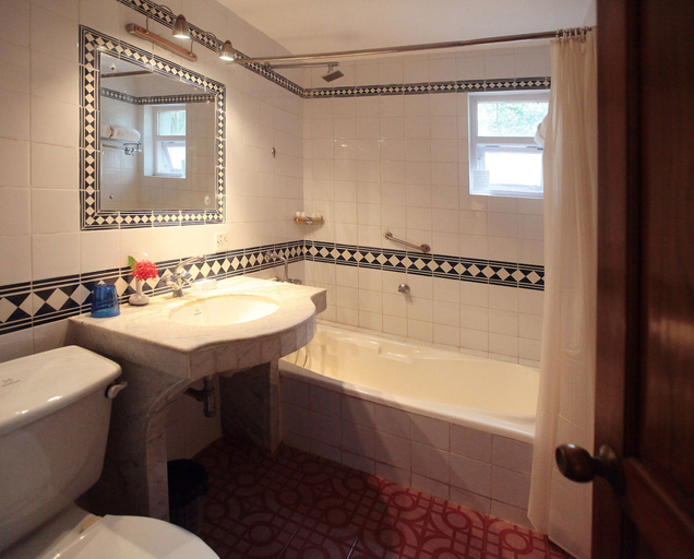 Bathroom 4, PRESA di GOA, North Goa