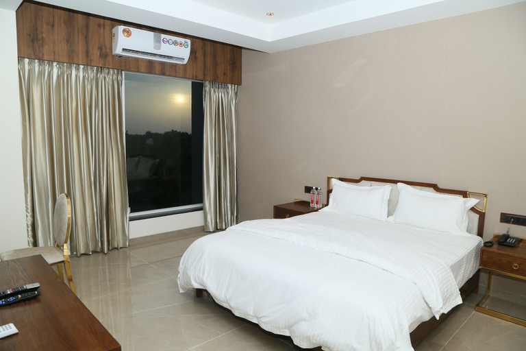 Bedroom 3, Hotel Ruturaj Regency, Dhule