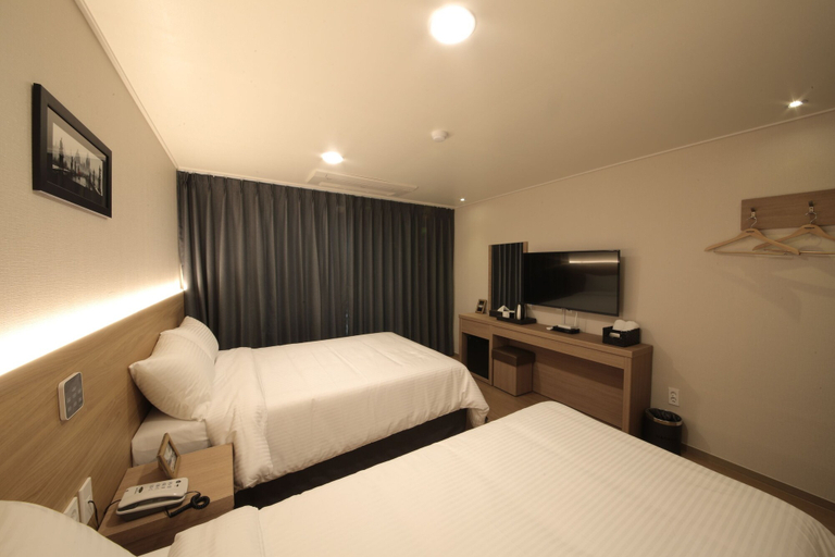 Bedroom 3, Harbor Hotel, Jeju