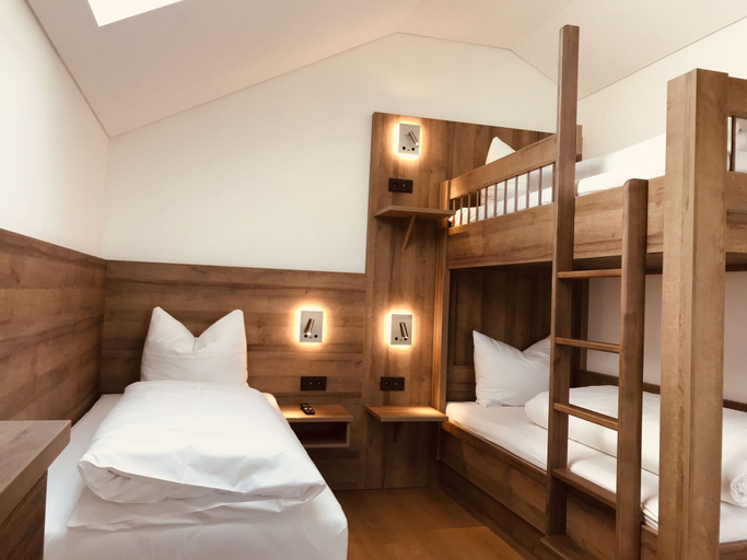 Bedroom 3, WESTSIDE Hotel Garni, München