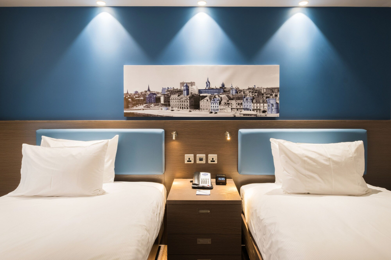 Bedroom 4, Hampton by Hilton Aberdeen Airport, Aberdeen