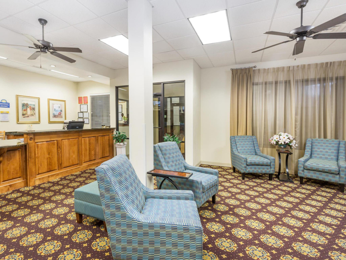 Public Area 2, Super 8 by Wyndham Valdosta Mall, Lowndes