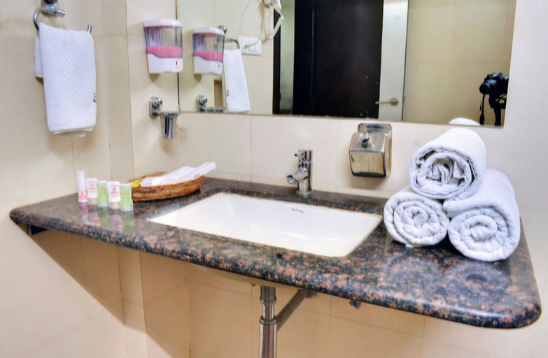 Bathroom 4, Hotel Shanti Palace, Ajmer