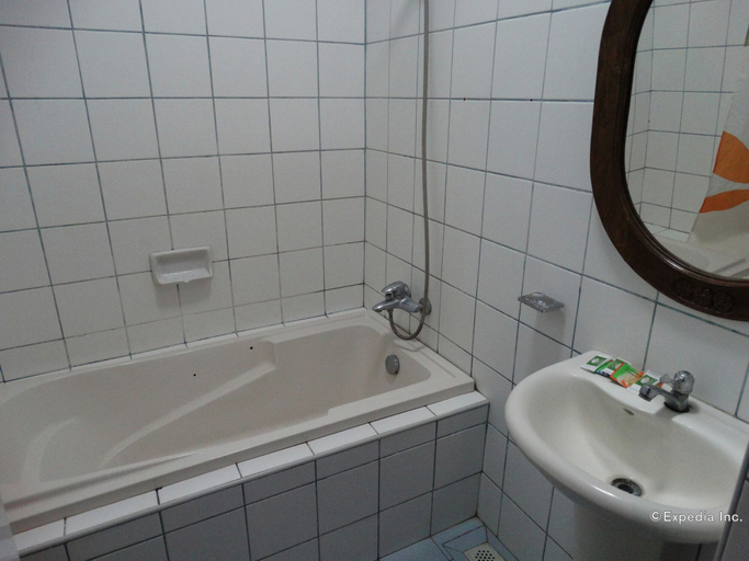 Bathroom 4, Alona Tropical Beach Resort, Panglao