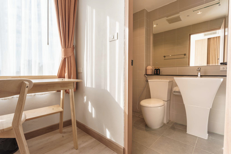 Bathroom 7