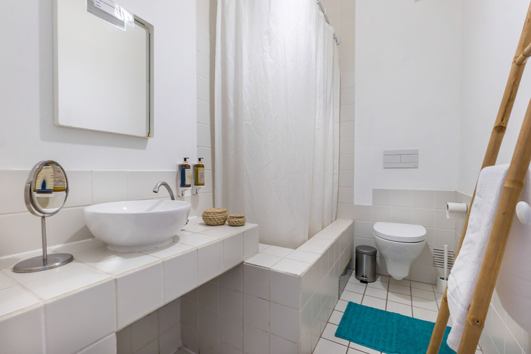 Bathroom 4, The Color Hostel, Lisbon