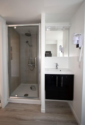 Bathroom, La Fin De La Faim, Dordogne