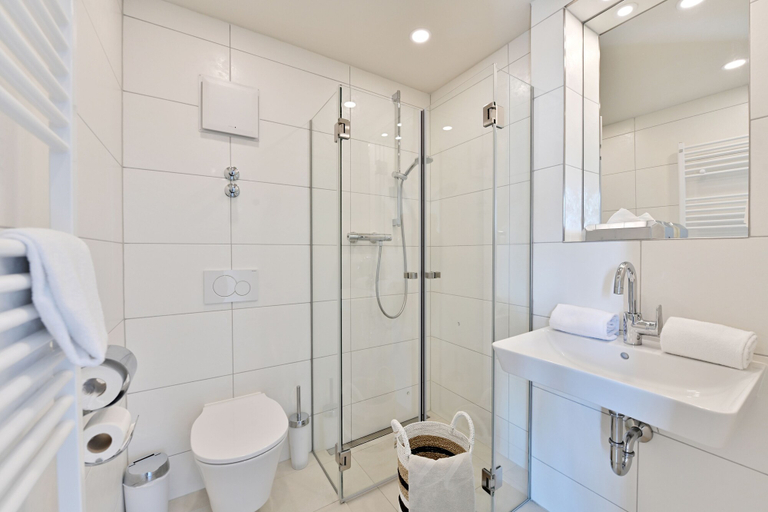 Bathroom 4, Kapitäns-Häuser Breege, Vorpommern-Rügen