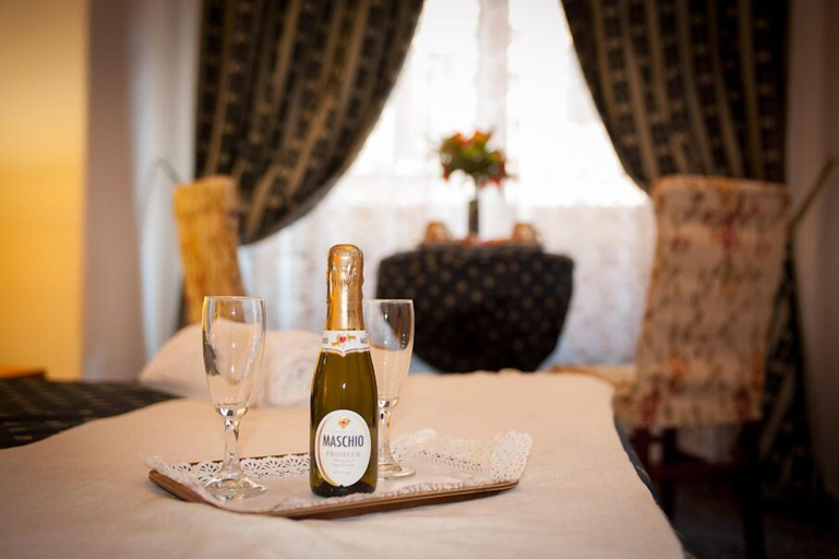 Food & Drinks, Camere del Cavaliere, Rome