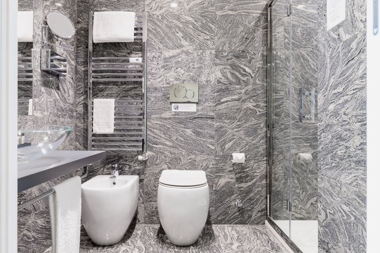 Bathroom 5, AH - Fashion District, Milano
